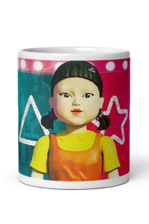 Taza El Juego del Calamar – La Muñeca Letal “Luz Roja, Luz Verde”
